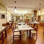 Hotel Rejs Tylko 30 Metrow Do Plazy 3*